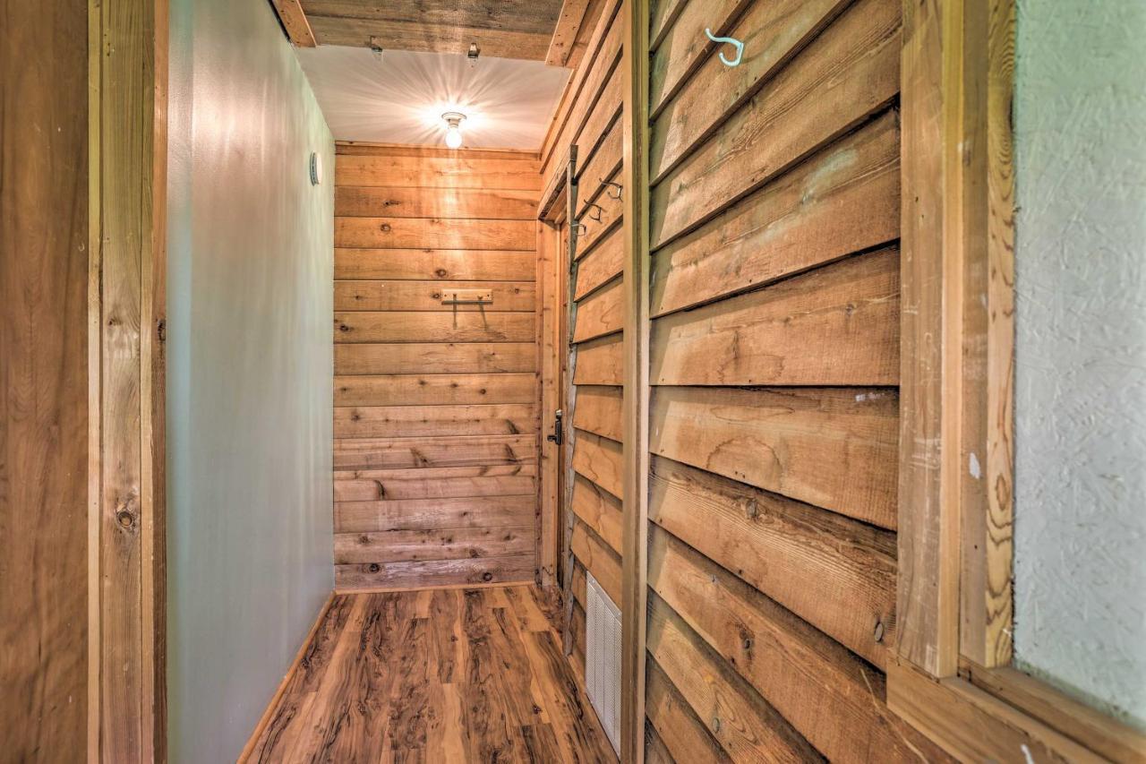 Quaint Studio With Shared Beach Walk To Suttons Bay Exteriér fotografie