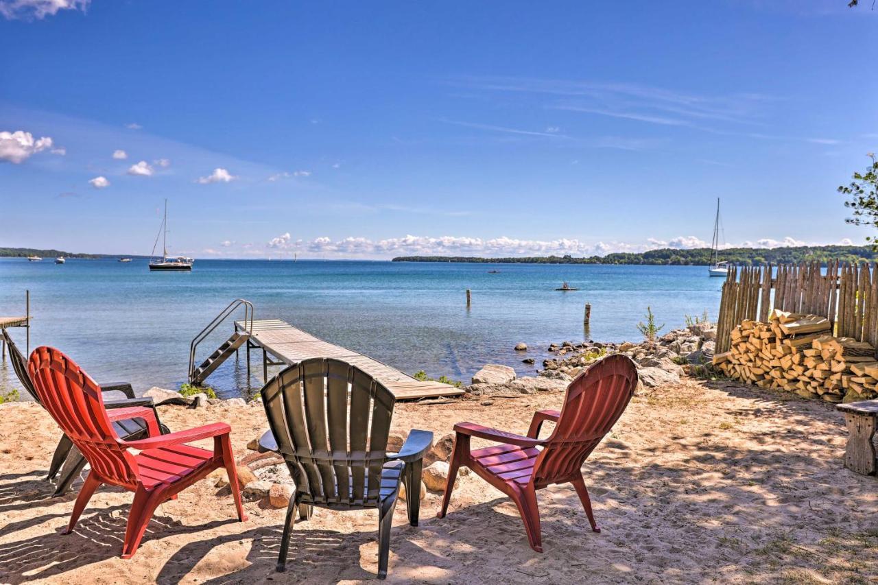 Quaint Studio With Shared Beach Walk To Suttons Bay Exteriér fotografie